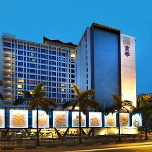 Royal 4* Singapur